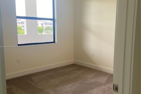 Condo in Doral, Florida, 2 bedrooms  № 1834501 - photo 10