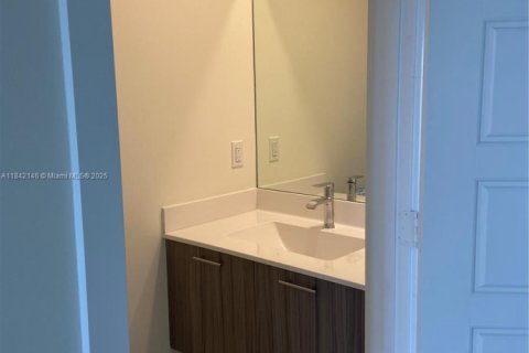 Condo in Doral, Florida, 2 bedrooms  № 1834501 - photo 18