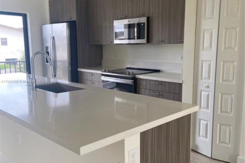 Condo in Doral, Florida, 2 bedrooms  № 1834501 - photo 2