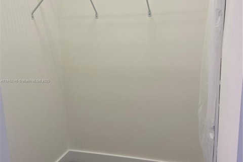Condo in Doral, Florida, 2 bedrooms  № 1834501 - photo 13