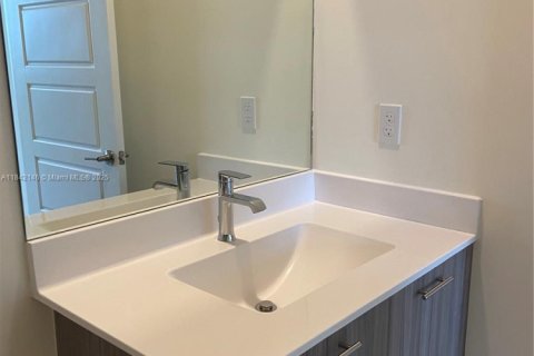 Condo in Doral, Florida, 2 bedrooms  № 1834501 - photo 20