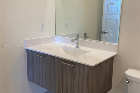 Condo in Doral, Florida, 2 bedrooms  № 1834501 - photo 12