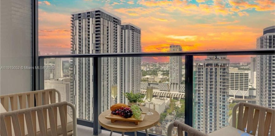 Кондоминиум с 1 спальней в Майами, Флорида № 2016218