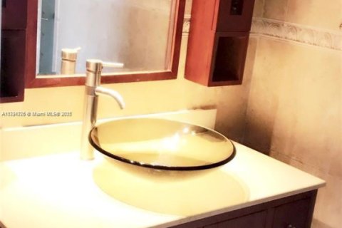 Copropriété à louer à Hallandale Beach, Floride: 2 chambres, 85.84 m2 № 1635514 - photo 10