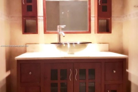 Copropriété à louer à Hallandale Beach, Floride: 2 chambres, 85.84 m2 № 1635514 - photo 11