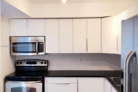 Copropriété à louer à Hallandale Beach, Floride: 2 chambres, 85.84 m2 № 1635514 - photo 1