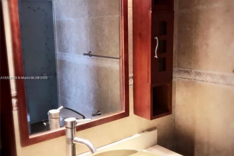 Copropriété à louer à Hallandale Beach, Floride: 2 chambres, 85.84 m2 № 1635514 - photo 13