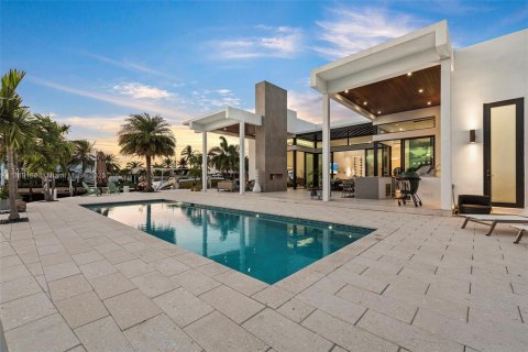 House in Lighthouse Point, Florida 3 bedrooms, 290.04 sq.m. № 1960134 - photo 3