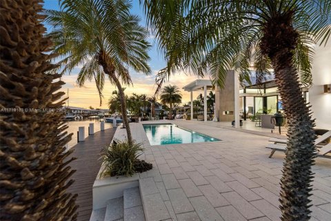 House in Lighthouse Point, Florida 3 bedrooms, 290.04 sq.m. № 1960134 - photo 30