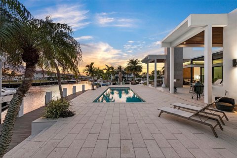 House in Lighthouse Point, Florida 3 bedrooms, 290.04 sq.m. № 1960134 - photo 23