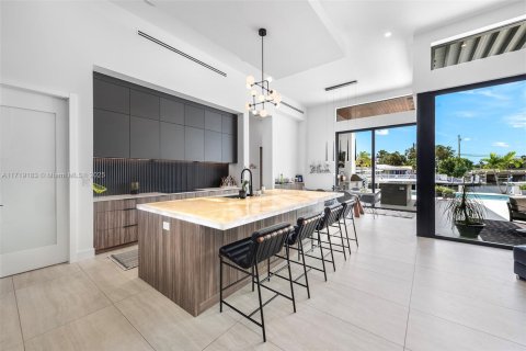 House in Lighthouse Point, Florida 3 bedrooms, 290.04 sq.m. № 1960134 - photo 18