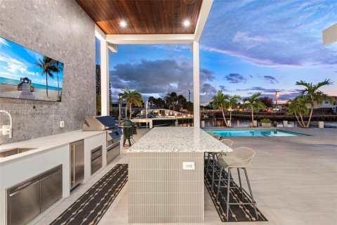 House in Lighthouse Point, Florida 3 bedrooms, 290.04 sq.m. № 1960134 - photo 20