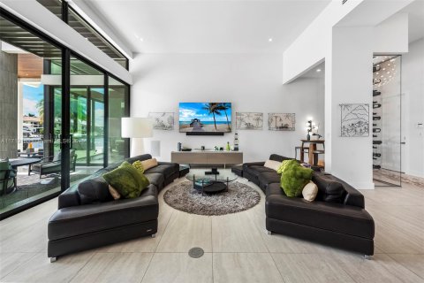 House in Lighthouse Point, Florida 3 bedrooms, 290.04 sq.m. № 1960134 - photo 13