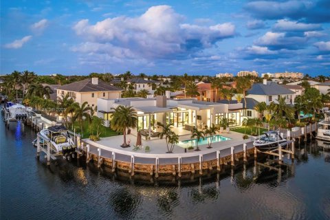 House in Lighthouse Point, Florida 3 bedrooms, 290.04 sq.m. № 1960134