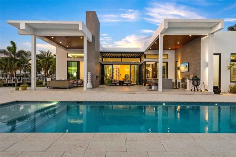 House in Lighthouse Point, Florida 3 bedrooms, 290.04 sq.m. № 1960134 - photo 4