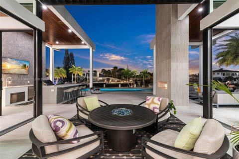 House in Lighthouse Point, Florida 3 bedrooms, 290.04 sq.m. № 1960134 - photo 25