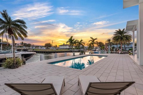 House in Lighthouse Point, Florida 3 bedrooms, 290.04 sq.m. № 1960134 - photo 22