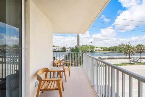 Condo in Hollywood, Florida, 2 bedrooms  № 1939983 - photo 29