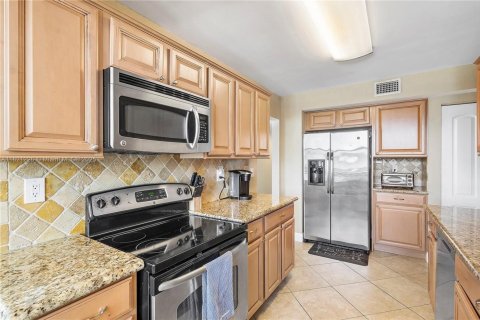 Condo in Hollywood, Florida, 2 bedrooms  № 1939983 - photo 9