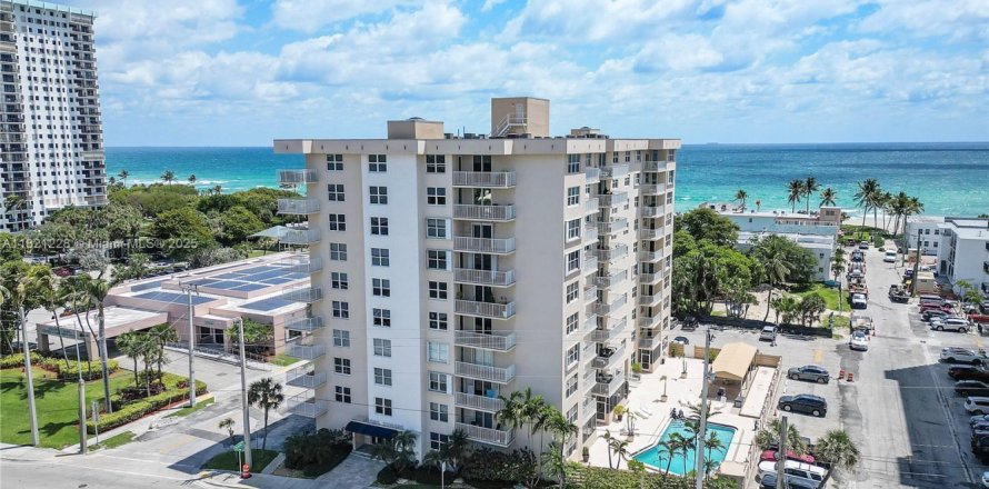 Condo in Hollywood, Florida, 2 bedrooms № 1939983