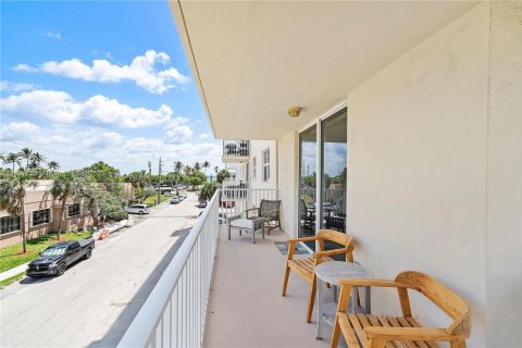 Condo in Hollywood, Florida, 2 bedrooms  № 1939983 - photo 30