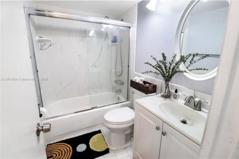 Copropriété à vendre à Tamarac, Floride: 2 chambres, 95.69 m2 № 1951842 - photo 18