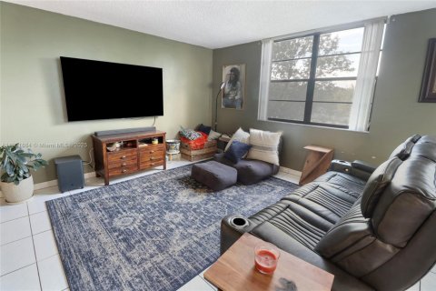 Copropriété à vendre à Tamarac, Floride: 2 chambres, 95.69 m2 № 1951842 - photo 4