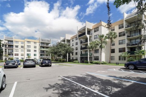 Copropriété à vendre à Tamarac, Floride: 2 chambres, 95.69 m2 № 1951842 - photo 2