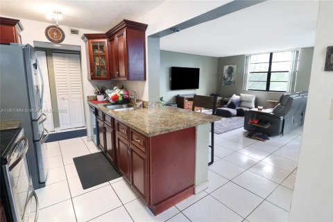 Copropriété à vendre à Tamarac, Floride: 2 chambres, 95.69 m2 № 1951842 - photo 10