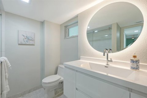 Condo in Venice, Florida, 2 bedrooms  № 2290509 - photo 22