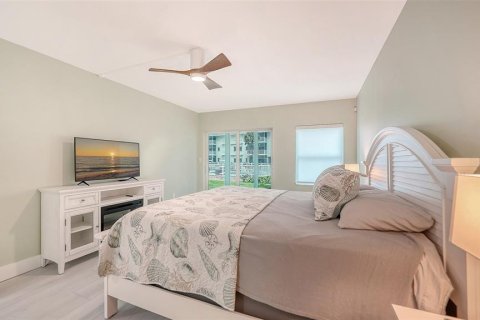Condo in Venice, Florida, 2 bedrooms  № 2290509 - photo 19
