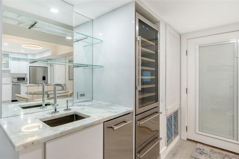 Condo in Venice, Florida, 2 bedrooms  № 2290509 - photo 9