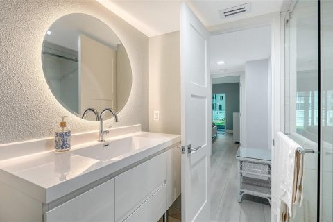 Condo in Venice, Florida, 2 bedrooms  № 2290509 - photo 28
