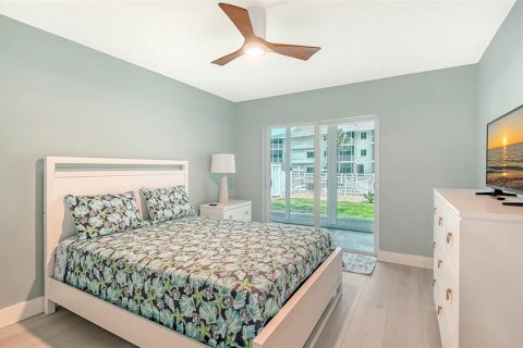 Condo in Venice, Florida, 2 bedrooms  № 2290509 - photo 24