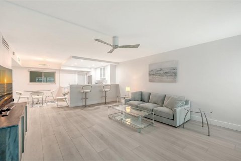 Condo in Venice, Florida, 2 bedrooms  № 2290509 - photo 17