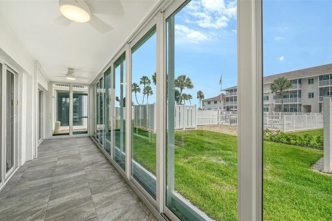 Condo in Venice, Florida, 2 bedrooms  № 2290509 - photo 14