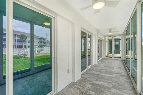 Condo in Venice, Florida, 2 bedrooms  № 2290509 - photo 15