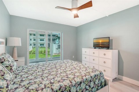 Condo in Venice, Florida, 2 bedrooms  № 2290509 - photo 25