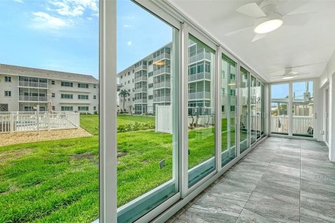 Condo in Venice, Florida, 2 bedrooms  № 2290509 - photo 13