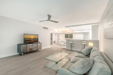 Condo in Venice, Florida, 2 bedrooms  № 2290509 - photo 16