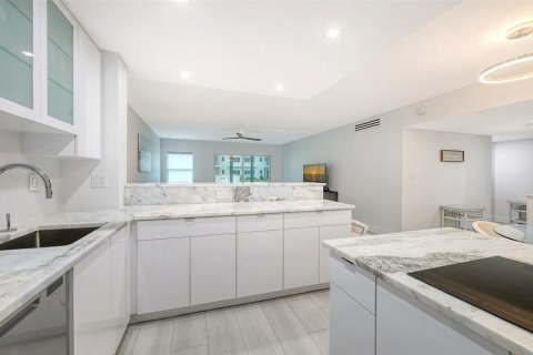 Condo in Venice, Florida, 2 bedrooms  № 2290509 - photo 7