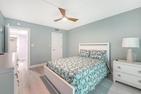 Condo in Venice, Florida, 2 bedrooms  № 2290509 - photo 26