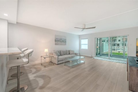 Condo in Venice, Florida, 2 bedrooms  № 2290509 - photo 11