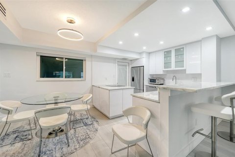 Condo in Venice, Florida, 2 bedrooms  № 2290509 - photo 4