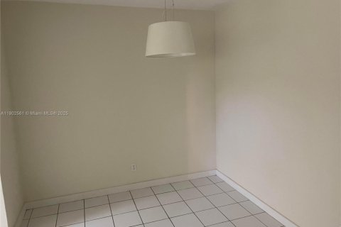 Снять в аренду кондоминиум в Халландейл-Бич, Флорида 1 спальня, 59.46м2, № 1953944 - фото 8