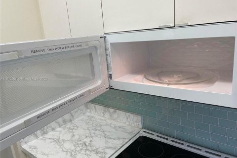 Снять в аренду кондоминиум в Халландейл-Бич, Флорида 1 спальня, 59.46м2, № 1953944 - фото 28