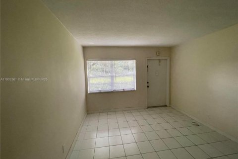 Снять в аренду кондоминиум в Халландейл-Бич, Флорида 1 спальня, 59.46м2, № 1953944 - фото 4