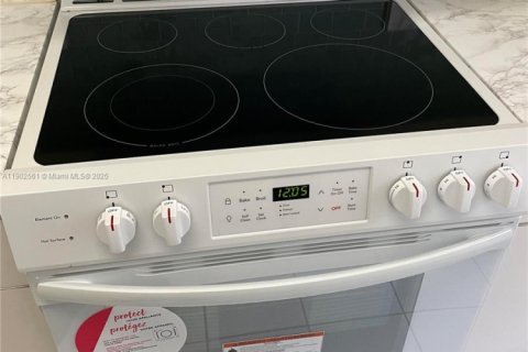 Снять в аренду кондоминиум в Халландейл-Бич, Флорида 1 спальня, 59.46м2, № 1953944 - фото 24