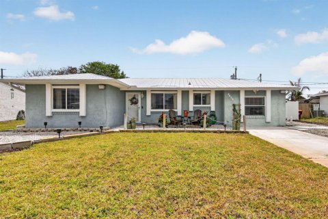 House in Vero Beach, Florida 3 bedrooms, 144.56 sq.m. № 2281448