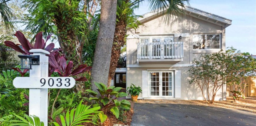 Casa en Miami, Florida 3 dormitorios, 215.53 m2 № 1696971
